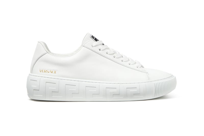 【送料&関税込】Versace Greca Low-top Sneakers Men's Greca Low-Top Sneakers | Neiman Marcus
