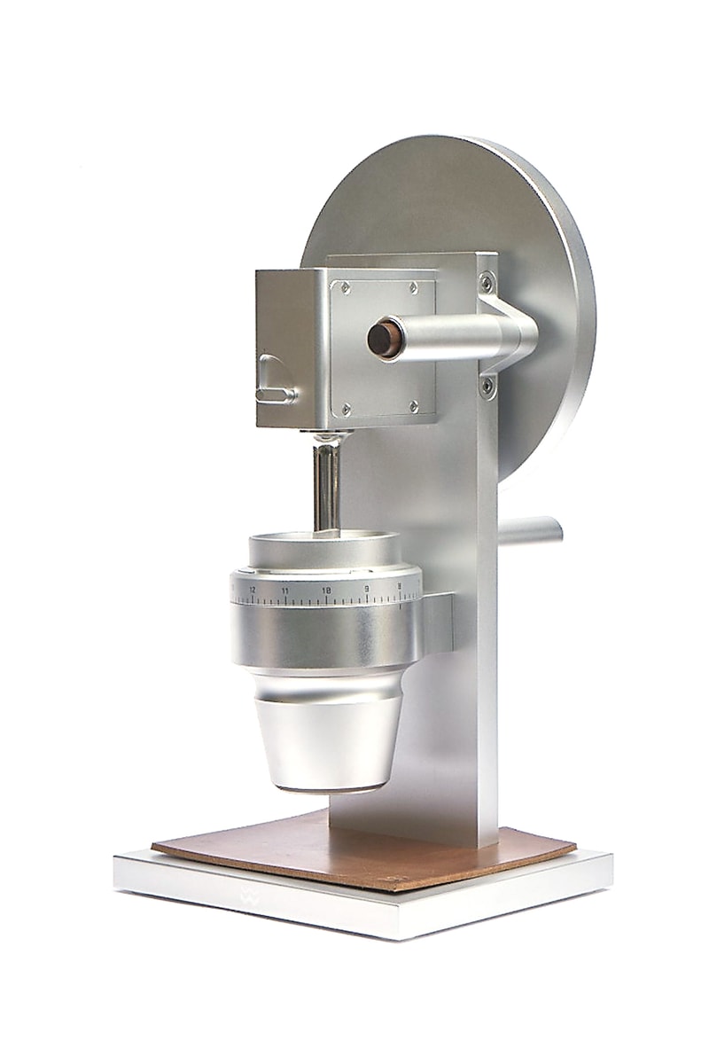 Hand grinder outlet for espresso