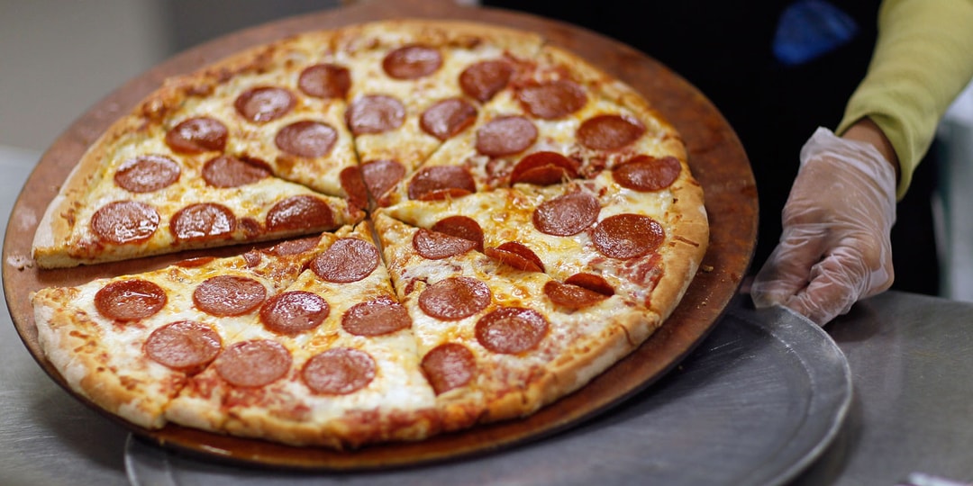 Биткойн-пицца позволяет заказывать пиццу у местных продавцов, поддерживая при этом разработку криптовалют