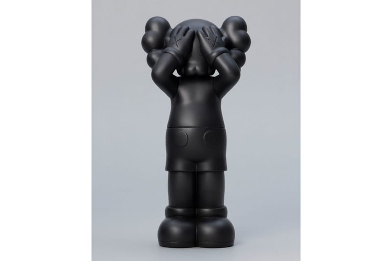 KAWS:HOLIDAY Hot Air Balloon Touches Down in UK | Hypebeast