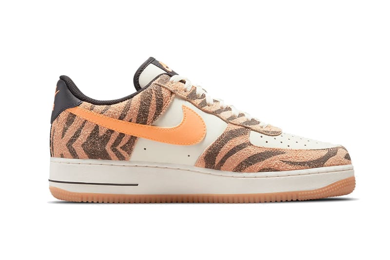 Tiger hot sale print nikes