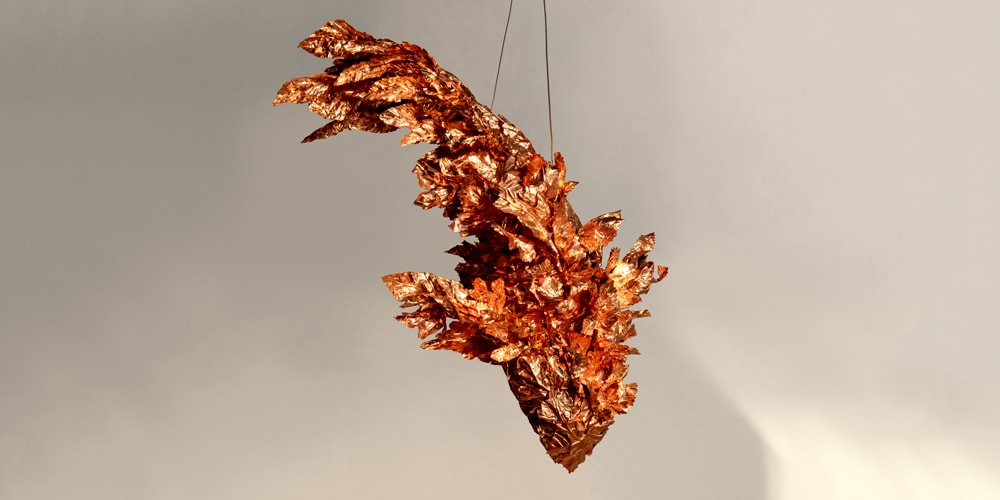 Известный архитектор Фрэнк Гери представляет подвесные скульптуры рыб в Гагосяне в Беверли-Хиллз