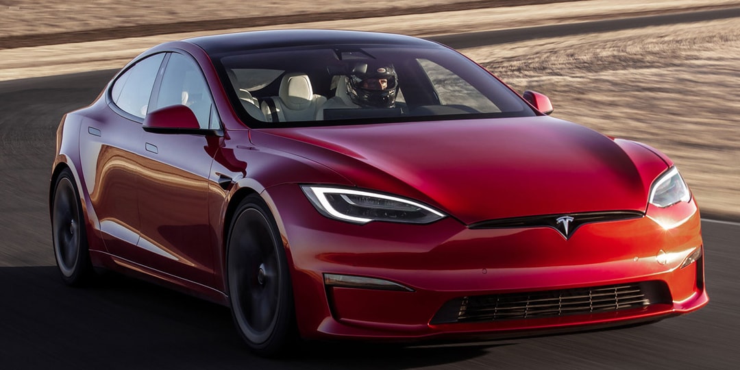 Tesla наконец начала поставки своей невероятно быстрой модели S Plaid
