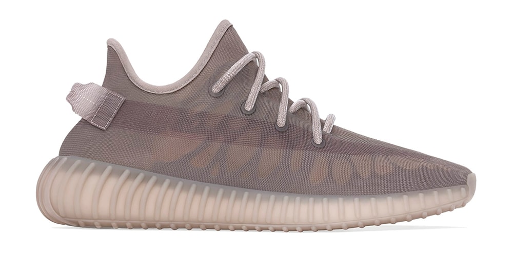 Официально выпущена первая расцветка YEEZY BOOST 350 V2 «Mono Pack»