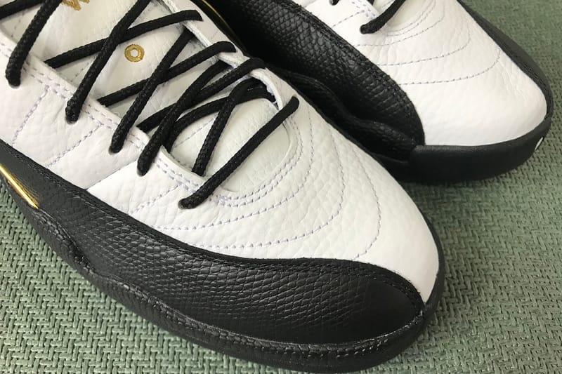 Air jordan 12 retro black white hot sale metallic gold