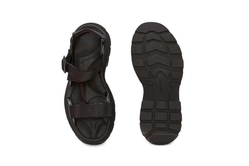 Fashion hypebeast flip flops