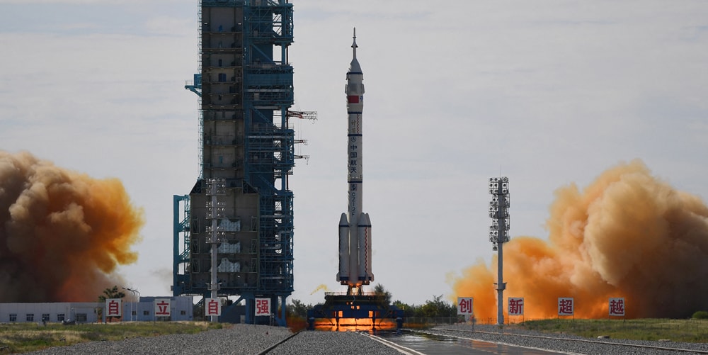 Китай успешно отправил астронавтов на новую космическую станцию ​​Тяньхэ