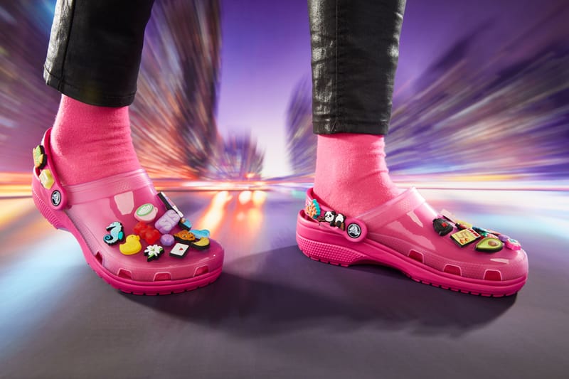 Pink crocs with online jibbitz