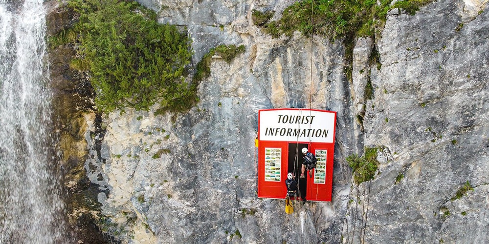 Туристы недовольны арт-инсталляцией на склоне австрийского утеса