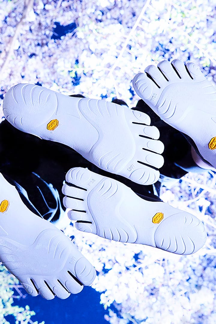 White vibram five on sale fingers