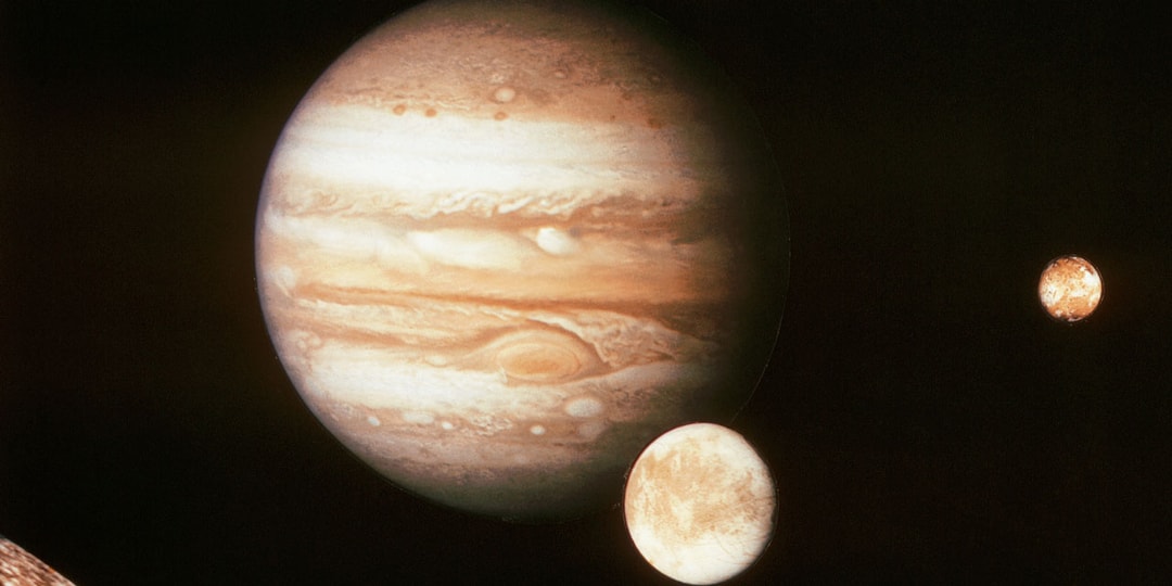 Космический телескоп НАСА «Хаббл» обнаружил первое свидетельство наличия водяного пара на спутнике Юпитера Ганимеде