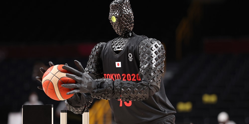 Олимпийский баскетбольный робот Toyota CUE застает болельщиков врасплох