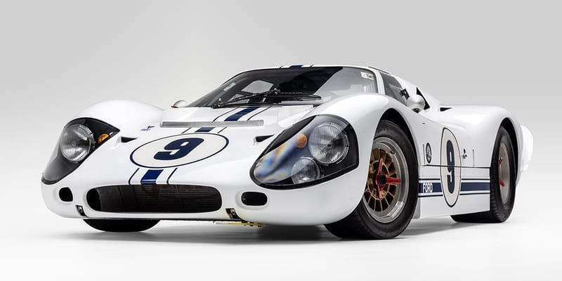 洋書 SHELBY GT40 Shelby GT40: The Shelby American Original Color Archives