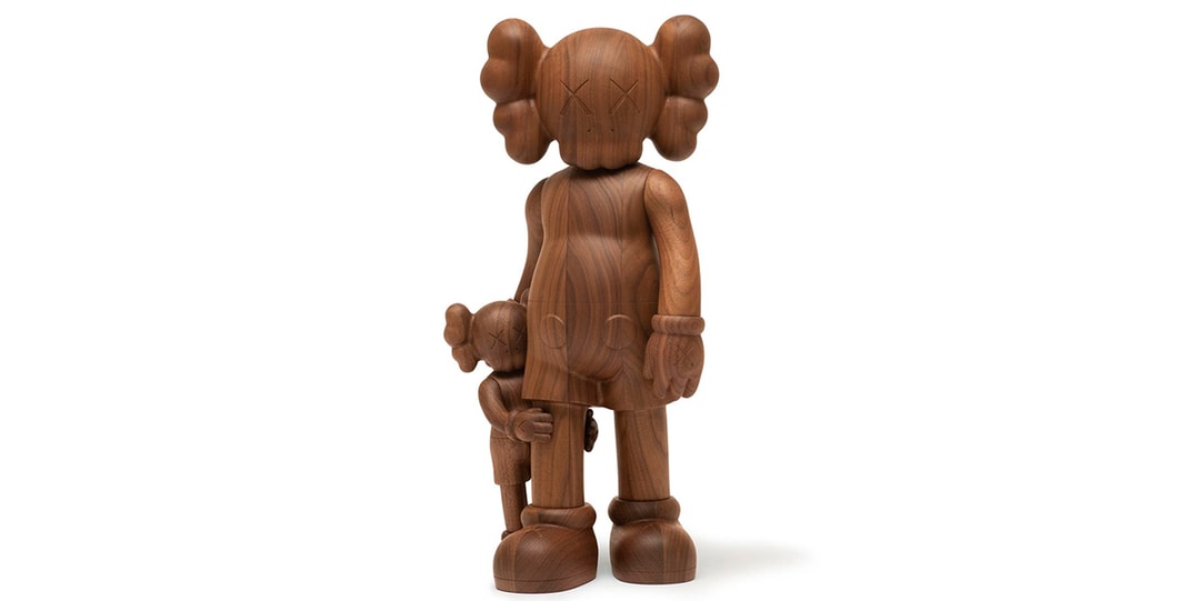 KAWS представляет деревянную фигурку «Благие намерения» стоимостью 15 200 долларов США