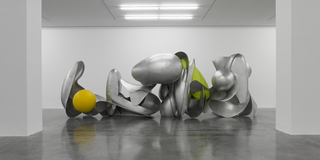 Лю Вэй представляет свои абстрактные городские произведения искусства в лондонском White Cube