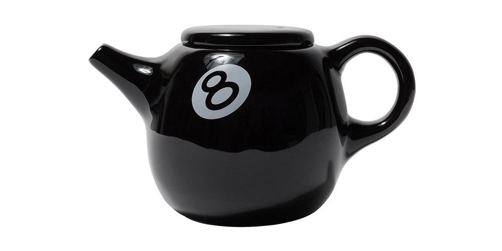 Разлейте чай с помощью керамического чайника Stüssy с 8 шариками