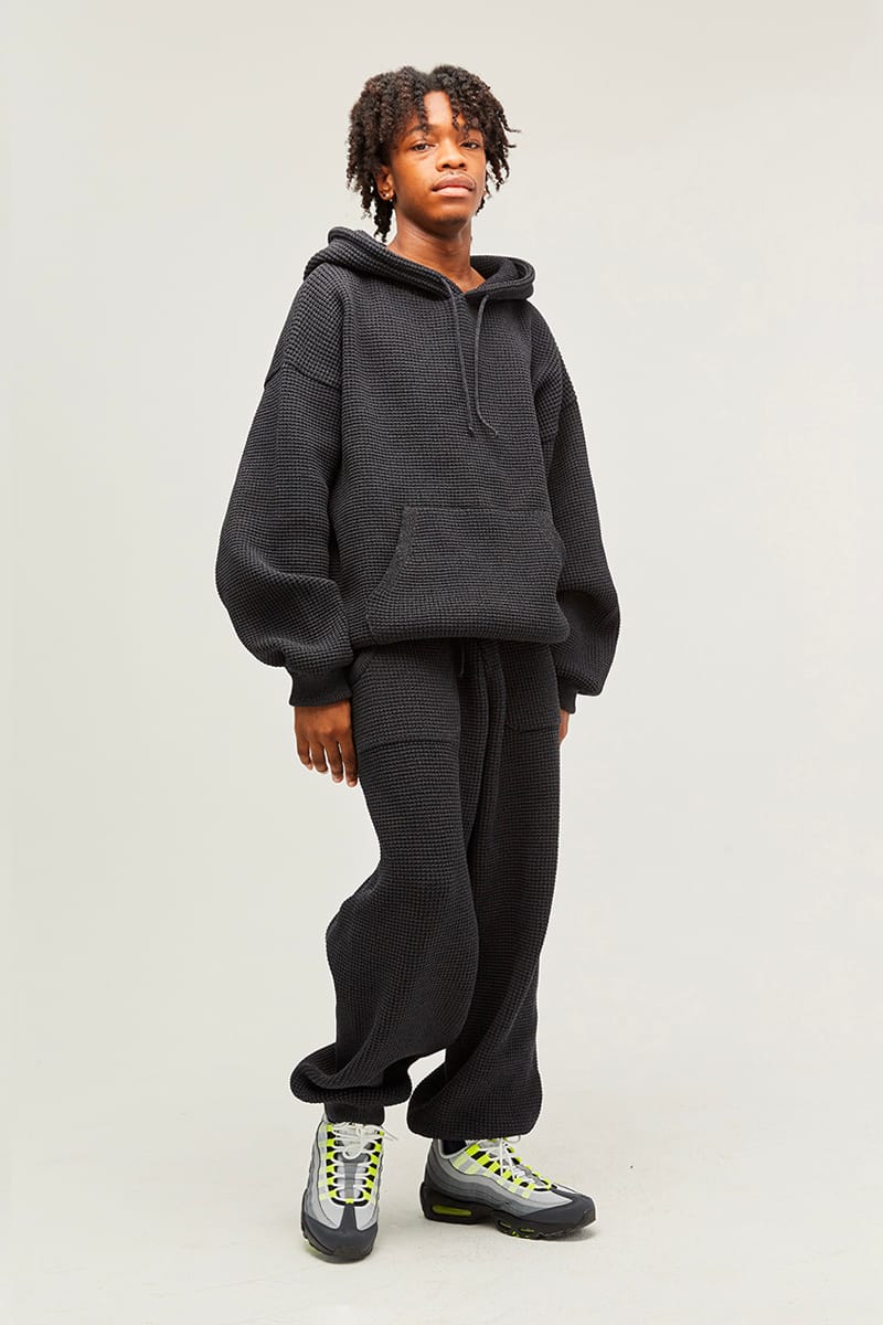 ★2022FW新作★YESEYESEE★Y.E.S Duck Sweatshirt Official] YESEYESEE | MUSINSA