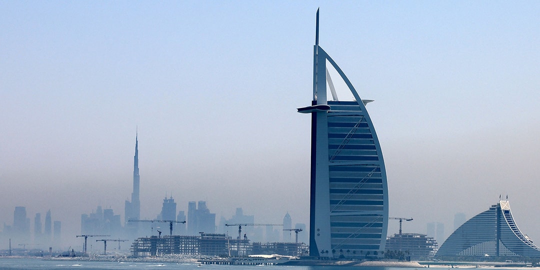 Поскольку ограничения, связанные с COVID, ослабляются, отели Дубая пытаются вернуть туристов