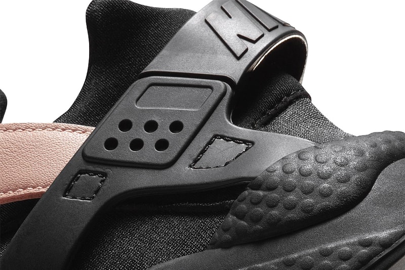 Nike huarache le outlet triple black