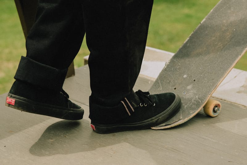 Black vans clearance on feet