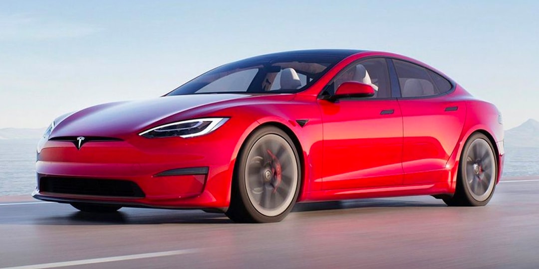 Tesla позволяет водителям запрашивать полноценную бета-версию беспилотного вождения, несмотря на опасения по поводу безопасности