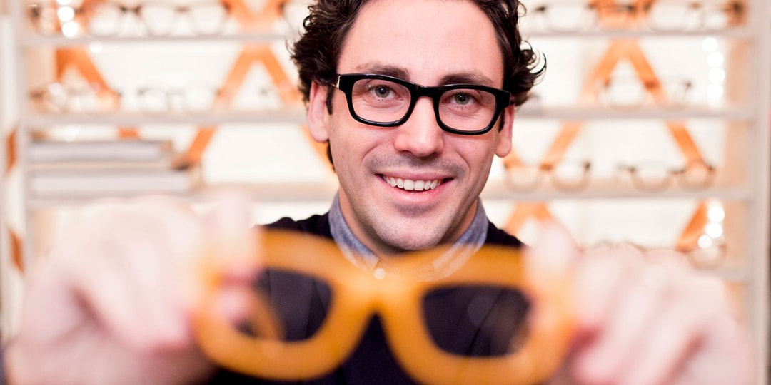 Warby Parker дебютирует на бирже по цене 54 доллара США за акцию
