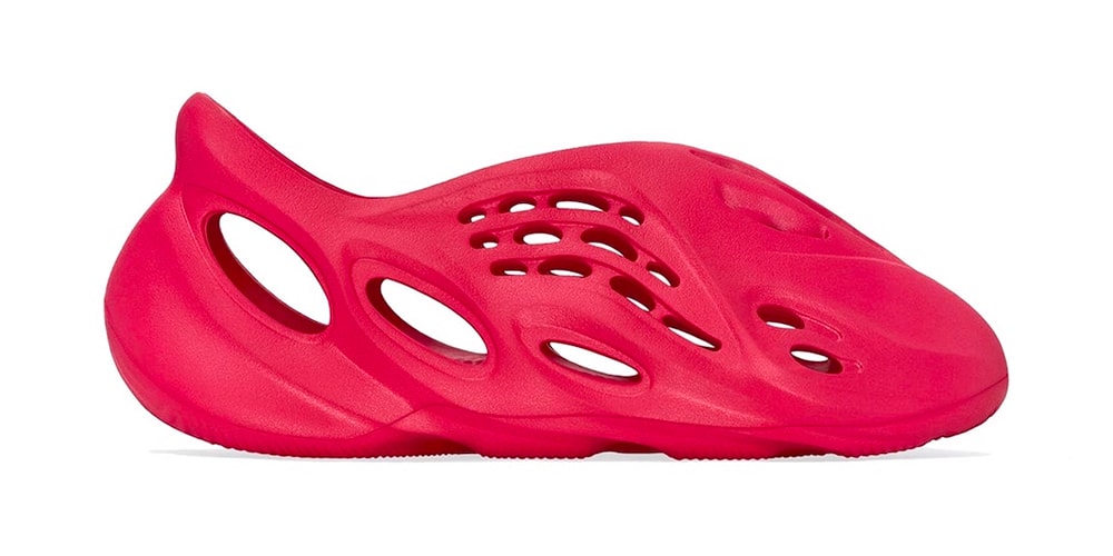 Официальный взгляд на кроссовки adidas YEEZY Foam Runner «Vermillion»