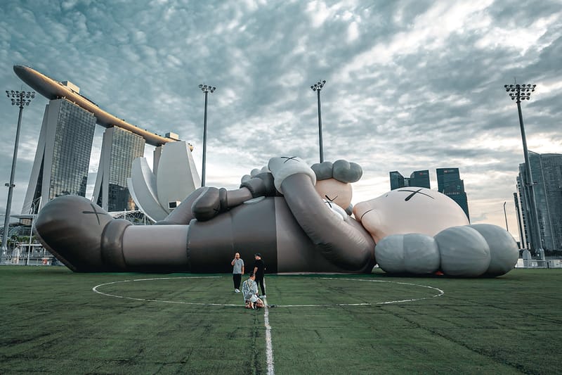 kawsのシンガポールバージョン。 KAWS: Holiday Singapore - Vinyl Pulse