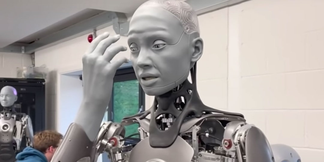 Посмотрите, как гуманоидный робот «Амека» демонстрирует реалистичное выражение лица