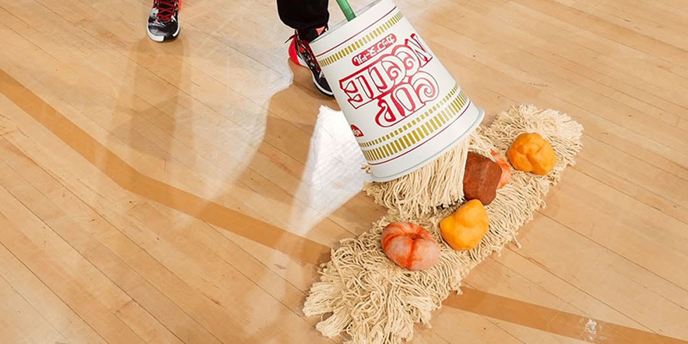 Швабра Nissin «Cup Noodle Mop» появилась на турнире Японской баскетбольной ассоциации