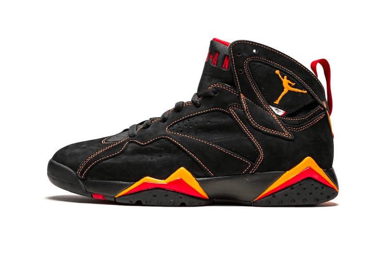 Retro 7 store black and red