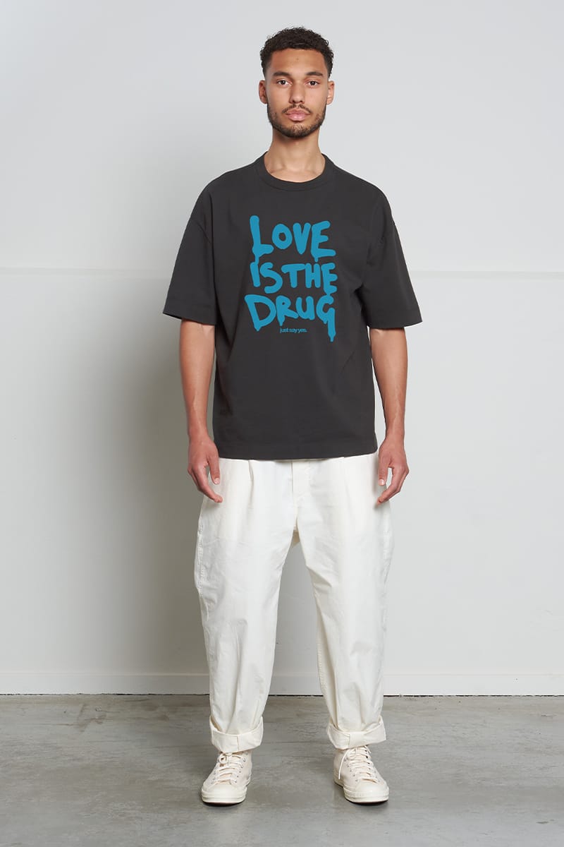 APPLIED ART FORMS LOVE IS THE DRUG Tシャツ APPLIED ART FORMS 