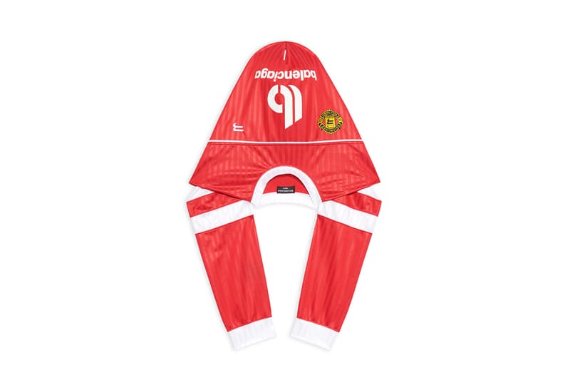 Balenciaga Drops $650 USD SS22 Soccer Hood Scarf | Hypebeast Balenciaga Drops $650 USD SS22 Soccer Hood Scarf | Hypebeast
