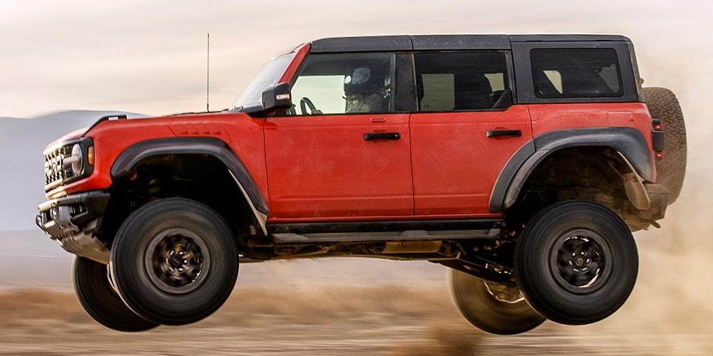 Ford представляет хардкорный внедорожник Bronco Raptor мощностью 400 л.с.
