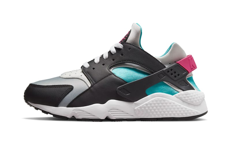 Black pink store and blue huaraches