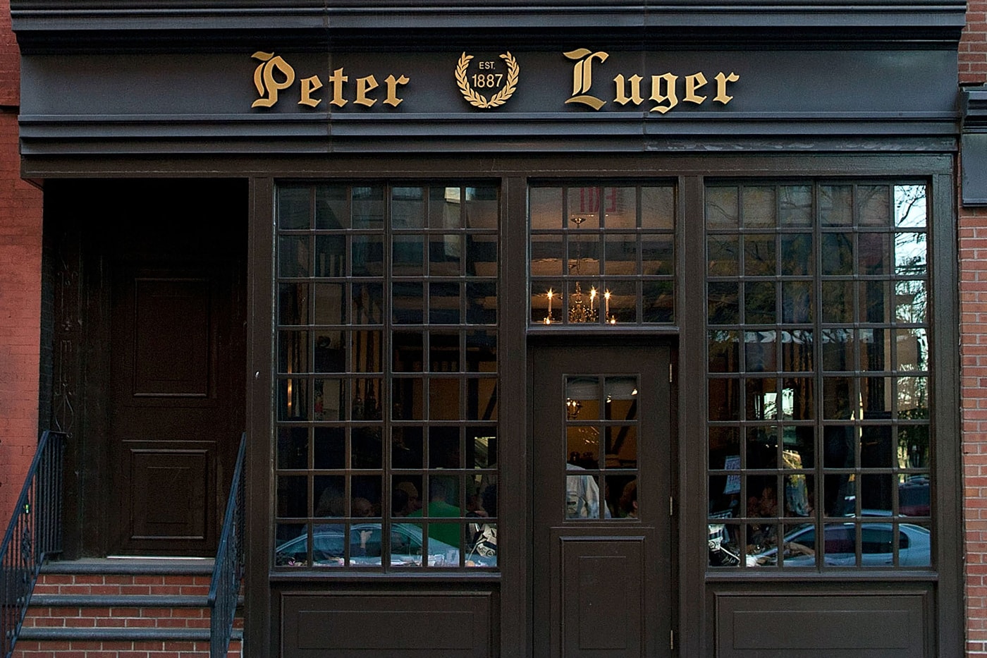 Dine with the 'stars' at Brooklyn's famed Peter Luger steakhouse | 6sqft