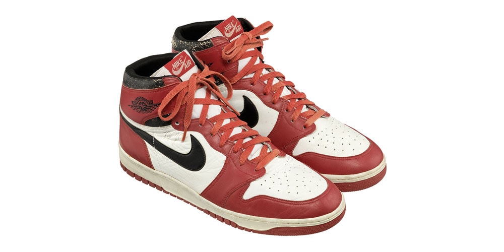Пара поношенных в играх кроссовок Nike Air Jordan 1 с автографом Майкла Джордана 1986 года выставлена ​​на аукцион