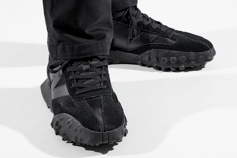 Triple black deals nike 72