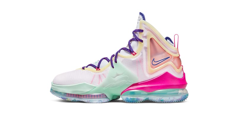 Women's hotsell lebron shoes