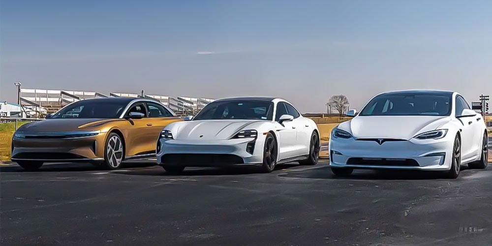 Посмотрите, как электромобили Porsche, Tesla и Lucid соревнуются друг с другом в драг-рейсинге