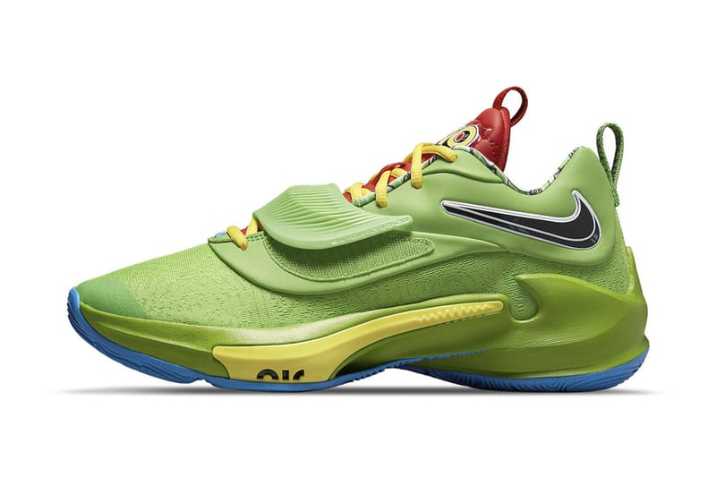 Nike green outlet yellow shoes