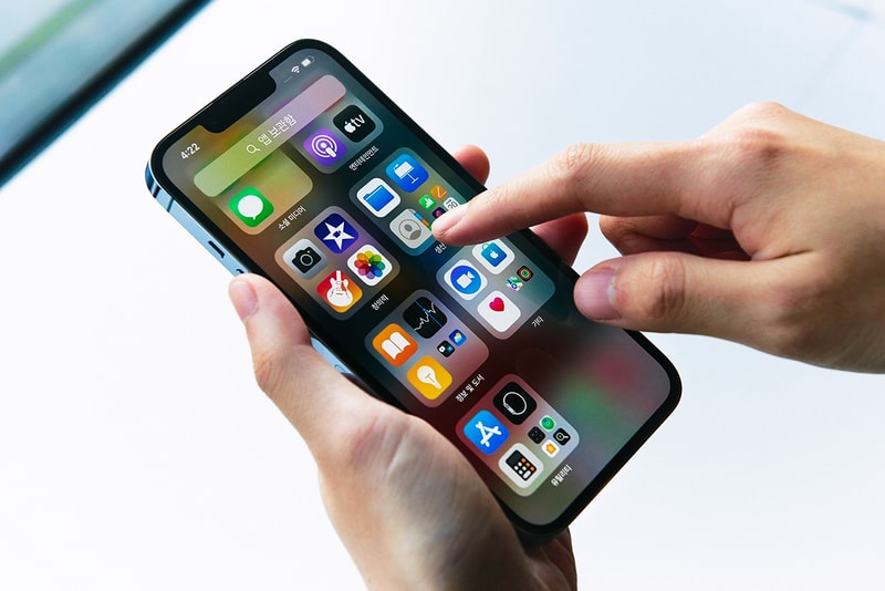 Apple iOS 15.4 Fast Battery Drain Complaints Hypebeast