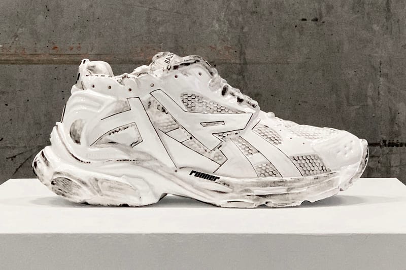 Balenciaga Releases Tiger Sculpture in Black HYPEBEAST