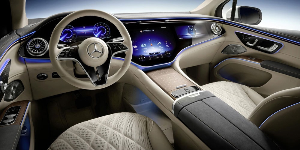 Mercedes-Benz представил первый взгляд на интерьер внедорожника EQS 2023 года