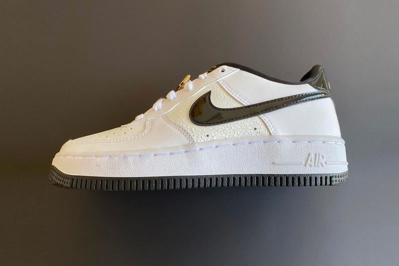 Nike air force 1 2024 with off white belt