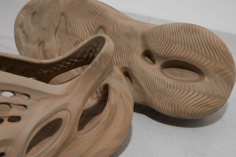 adidas YEEZY FOAM RNNR adidas YEEZY FOAM RNNR
