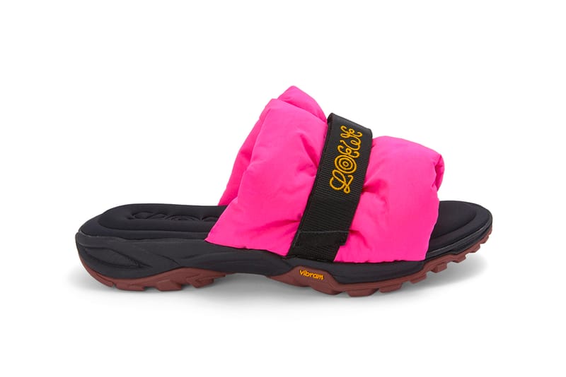 サンダル LOEWE SLIPPER (M816291X06 NEONPINK) LOEWE Drops Neon Nylon Pleated Slides for SS22 | Hypebeast