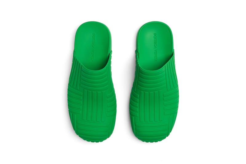 ◆正規品◆BOTTEGA VENETA RUBBER SLIDER PARAKEET◆関税込◆ Bottega Veneta Rubber Carpet Slides in Parakeet | FWRD