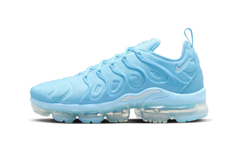 vapormax plus blue on feet