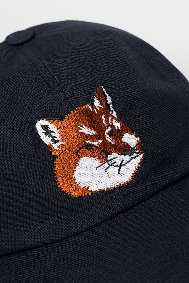 帽子 Maison Kitsune Chillax Fox Patch Beanie Maison Kitsuné - Bold Fox Head Patch Ribbed Beanie | HBX